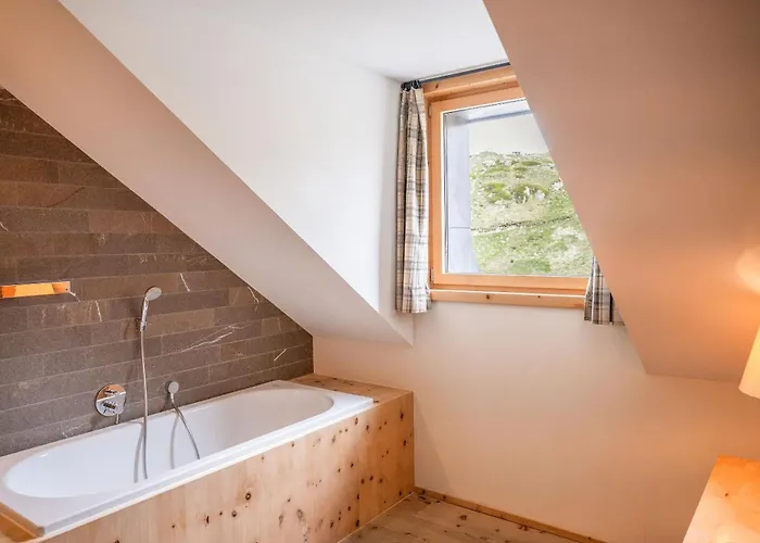 Romantik Muottas Muragl Szálloda 3*